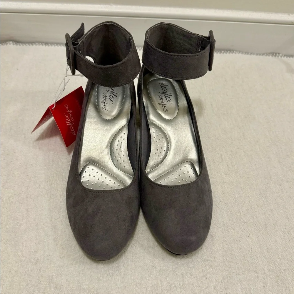 Gray Faux Suede Ankle Strap Wedge Sandals Comfort Cushioned Women’s 8.5 NWT